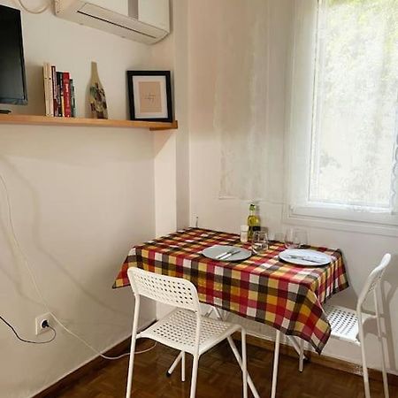 Cute And Quiet Apartment In The Center Of Atenas Exterior foto