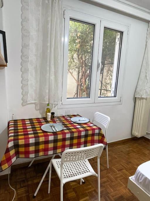 Cute And Quiet Apartment In The Center Of Atenas Exterior foto