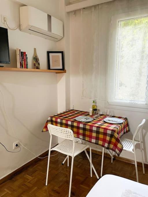 Cute And Quiet Apartment In The Center Of Atenas Exterior foto